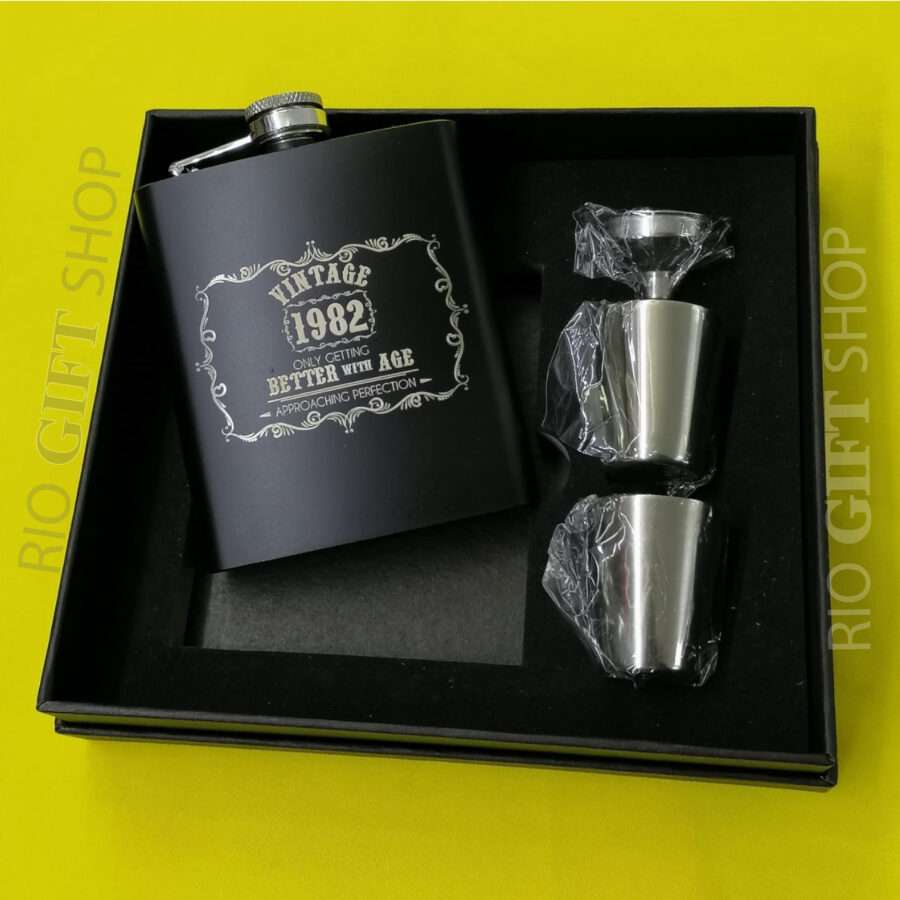 Black Hip Flask set 01 scaled